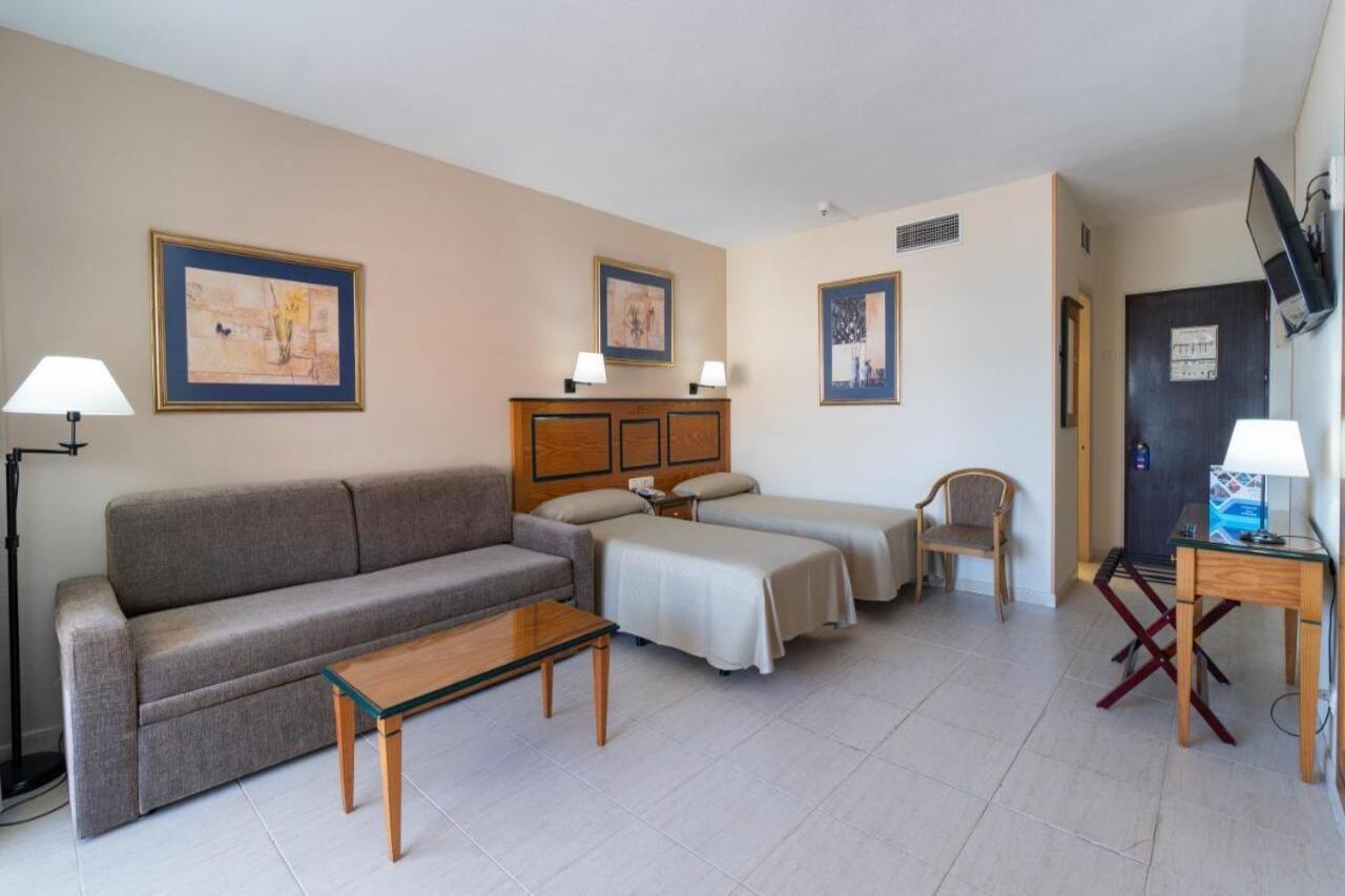 Pyr Apartahotel