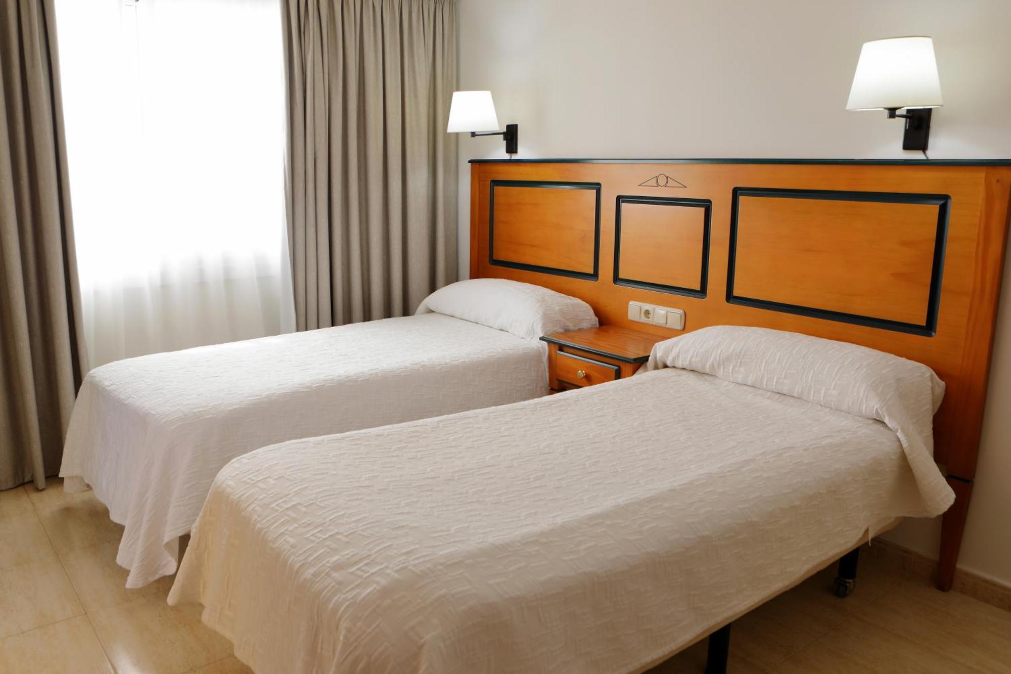 Pyr Aparthotel 3*