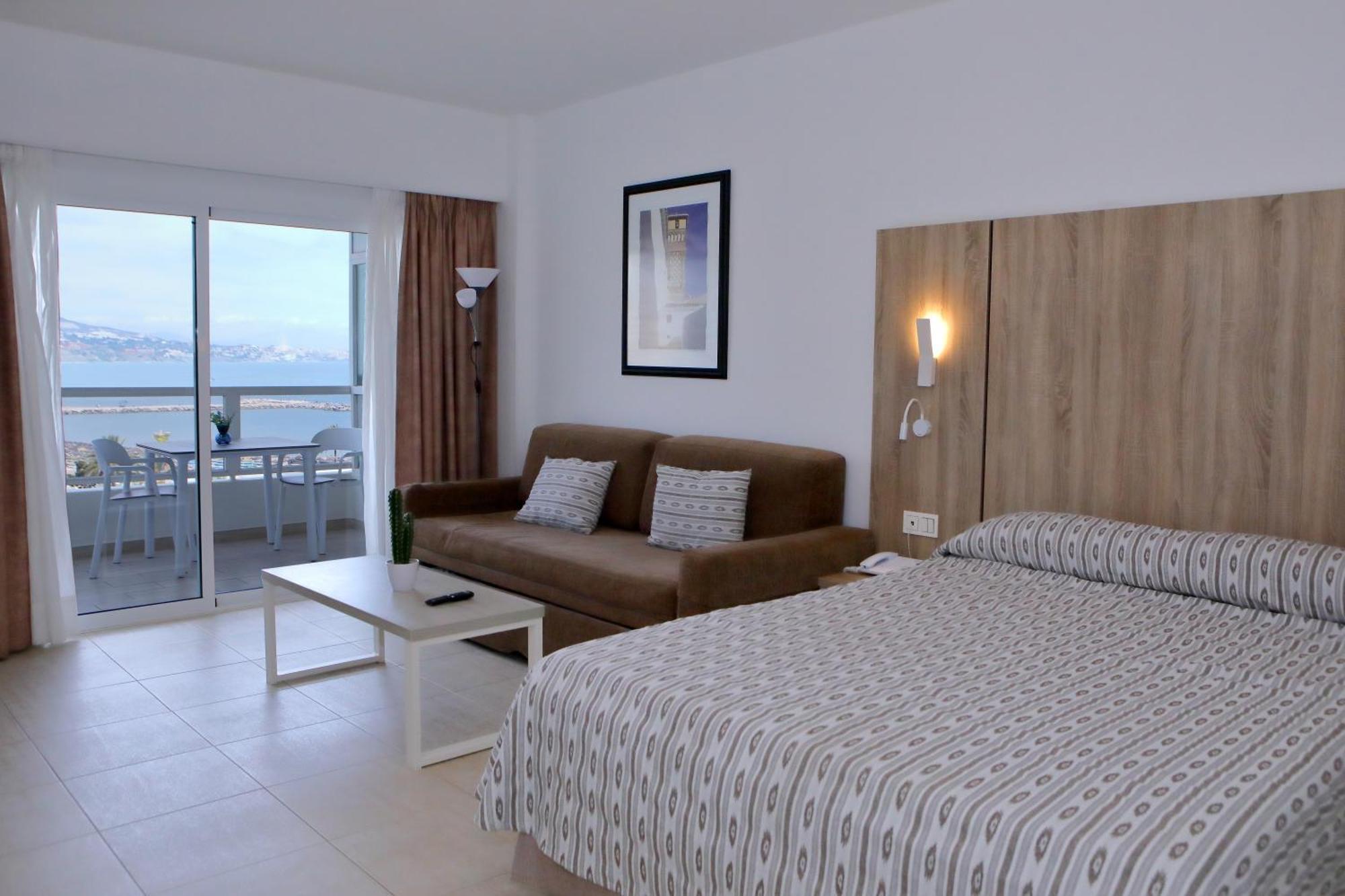 Pyr Aparthotel 3*